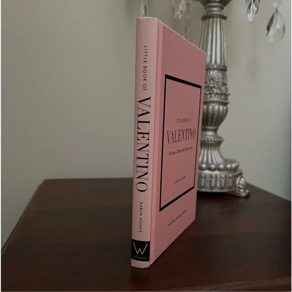 Little Book of Valentino - Picture 3 of 4